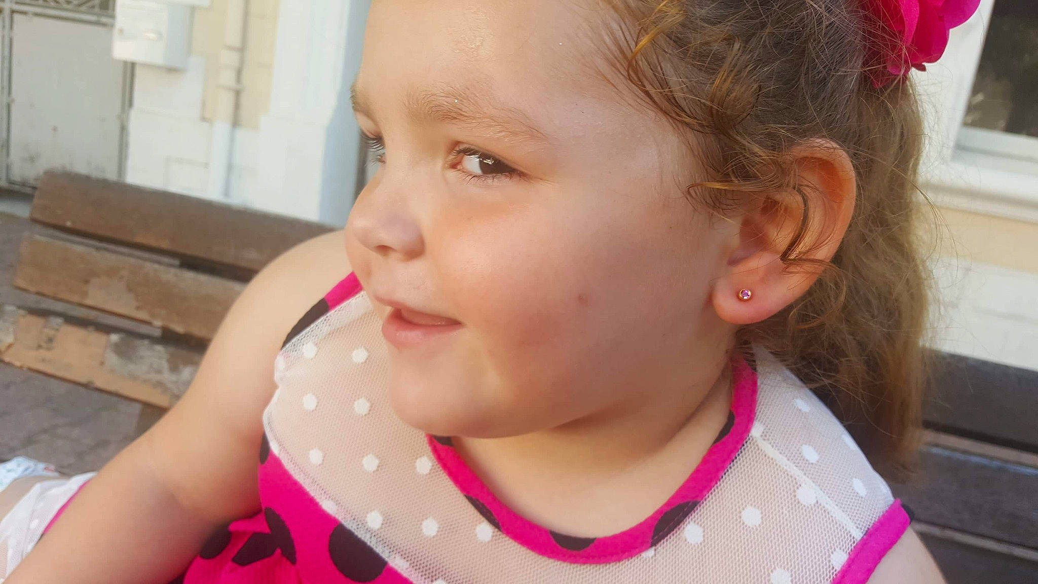 Athéna a rejoint le concours — aidez-le/la à gagner de superbes lots ! baby, cheek, child, chin, ear, face, forehead, head, jaw, joy, lip, mouth, neck, nose, person, pink, skin, smile, throat, toddler