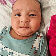 Ethan Paul a rejoint le concours — aidez-le/la à gagner de superbes lots ! baby, infant, face, eyes, cheeks, chin, onesie, koala, clothing, blanket, bedding, towel, portrait, close_up, indoor, cute, expression, newborn, skin, sleepwear