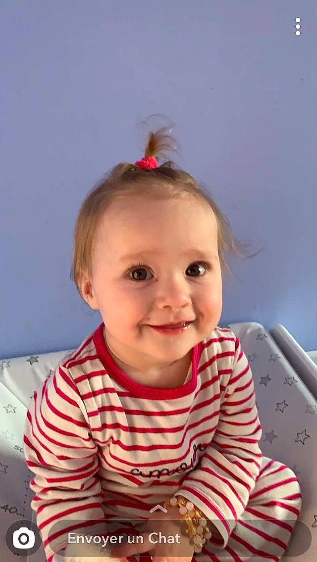 Naëlle a rejoint le concours — aidez-le/la à gagner de superbes lots ! baby, cheek, child, ear, face, happy, head, joy, lip, neck, nose, person, sitting, skin, smile, standing, toddler