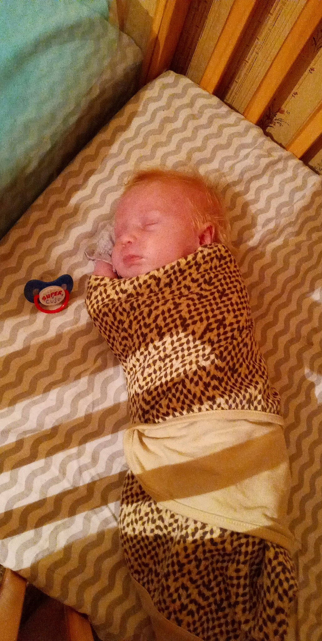 Christen is registered to the contest to win money with this photo: baby, baby_products, baby_safety, baby_sleeping, baby_toddler_clothing, bed_sheet, bedding, bedtime, child, comfort, flooring, infant_bed, linens, pattern, person, room, textile, thumb, toddler, wood