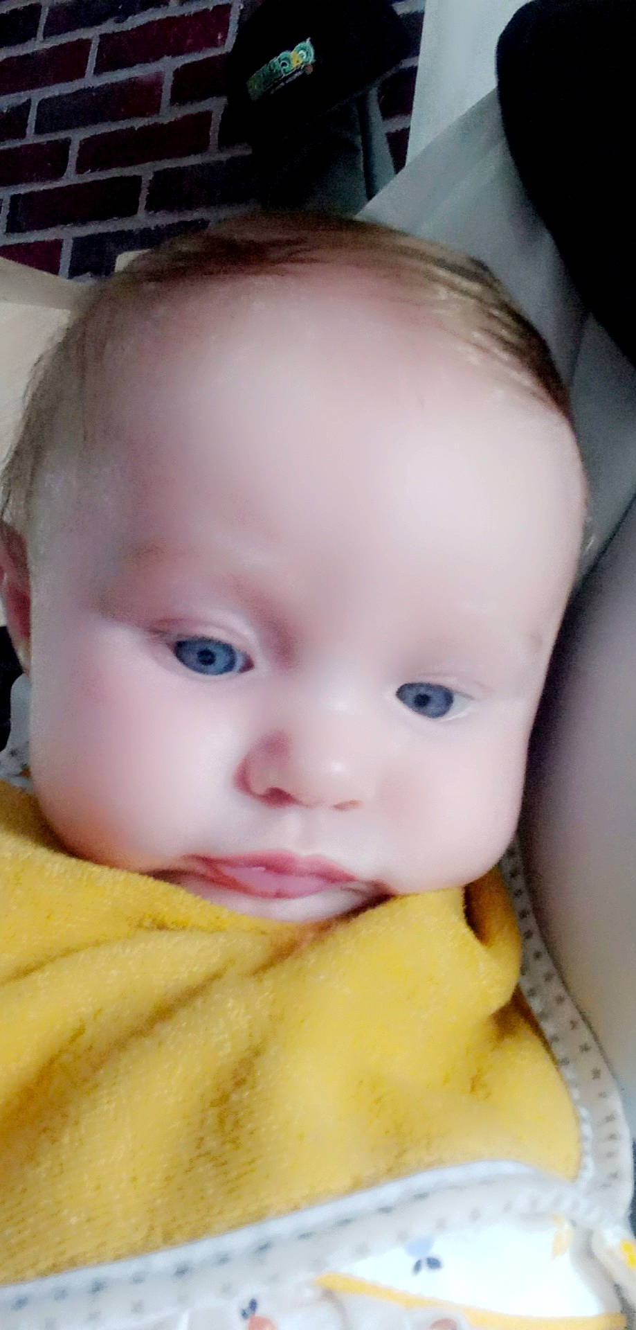 Chloé a rejoint le concours — aidez-le/la à gagner de superbes lots ! baby, baby_toddler_clothing, cheek, child, chin, close_up, ear, eye, eyebrow, eyelash, happy, head, iris, lip, mouth, nose, organ, person, skin, toddler