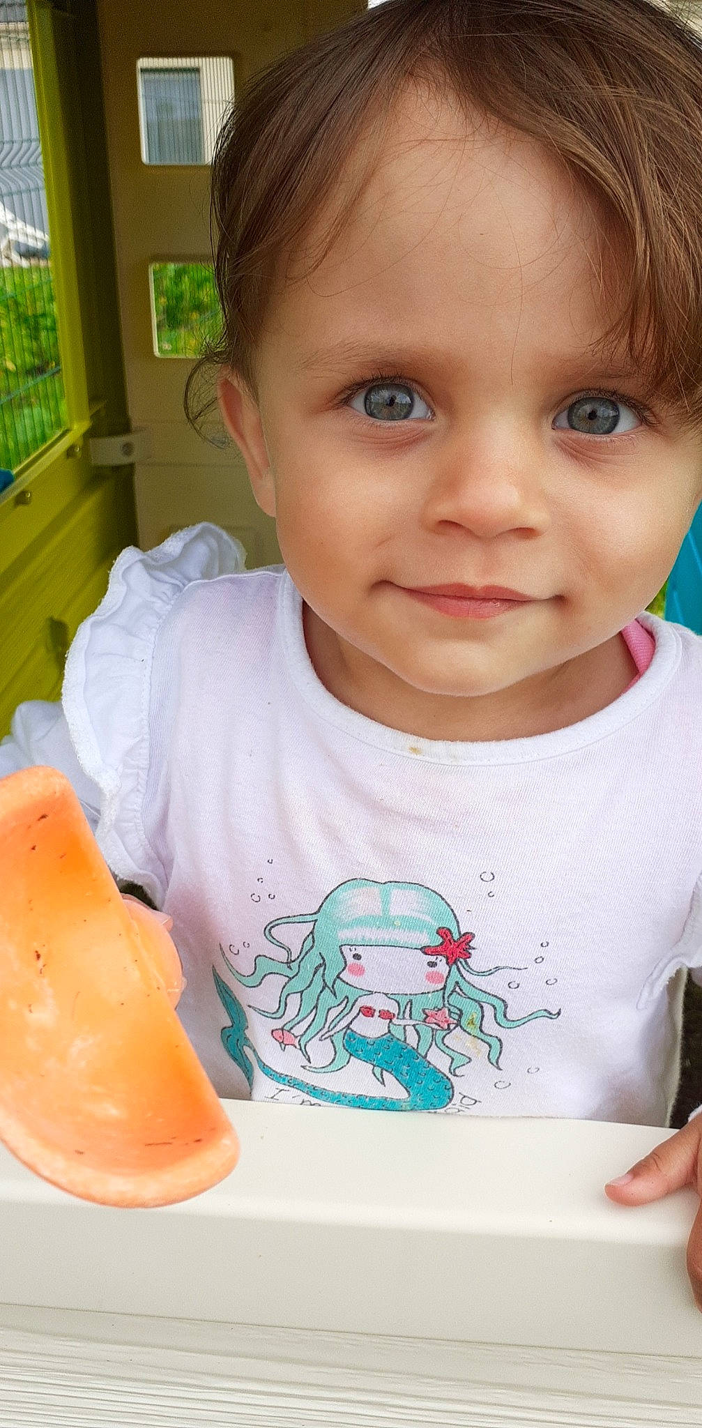 Leena a rejoint le concours — aidez-le/la à gagner de superbes lots ! baby_toddler_clothing, cheek, chin, eye, eyebrow, eyelash, face, forehead, green, hair, hairstyle, head, joy, lip, mouth, neck, nose, organ, person, skin