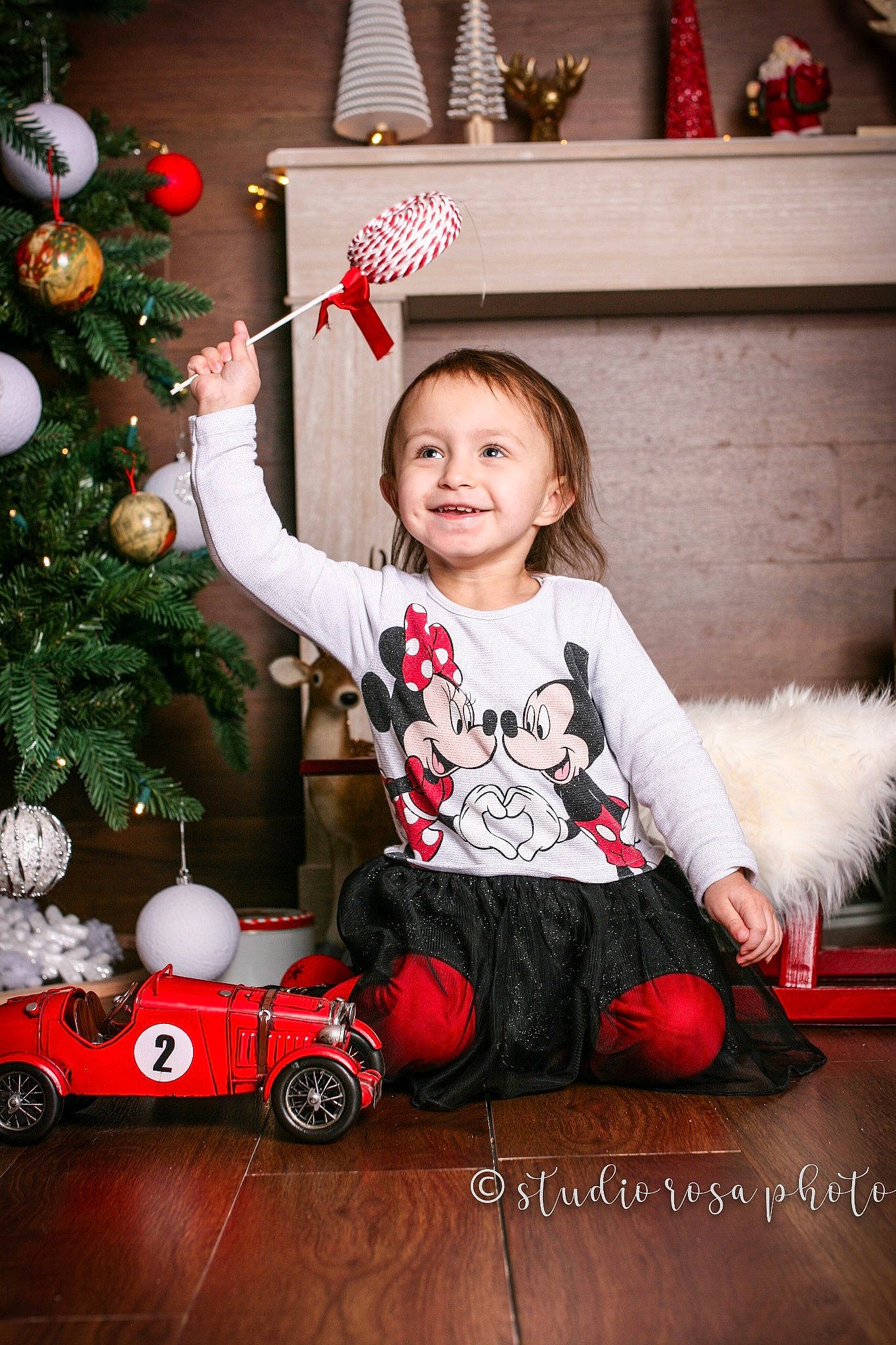 Leeloo a rejoint le concours — aidez-le/la à gagner de superbes lots ! child, christmas, christmas_decoration, christmas_ornament, event, girl, happiness, holiday, joy, person, smile, toddler