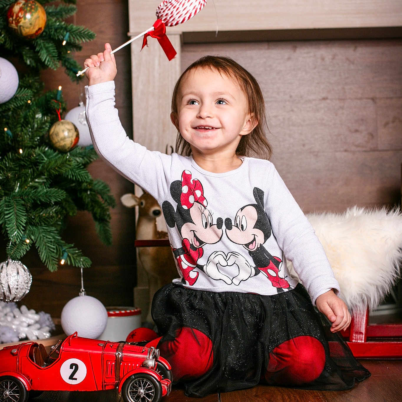 Leeloo a rejoint le concours — aidez-le/la à gagner de superbes lots ! child, christmas, christmas_decoration, christmas_ornament, event, girl, happiness, holiday, joy, person, smile, toddler