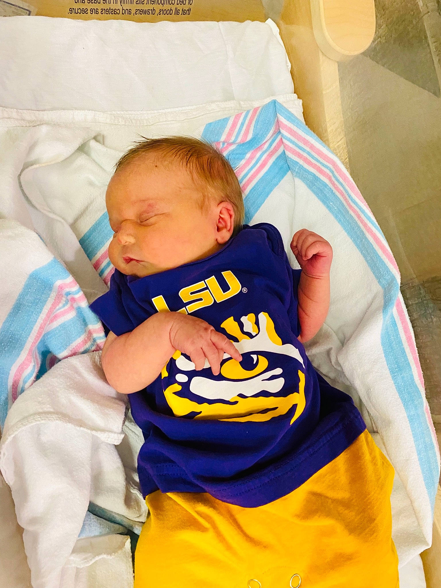 Lea is registered to the contest to win money with this photo: baby, baby_products, baby_sleeping, baby_toddler_clothing, child, comfort, couch, facial_expression, fun, happy, head, linens, orange, person, pillow, product, sitting, sleeve, sportswear, t_shirt