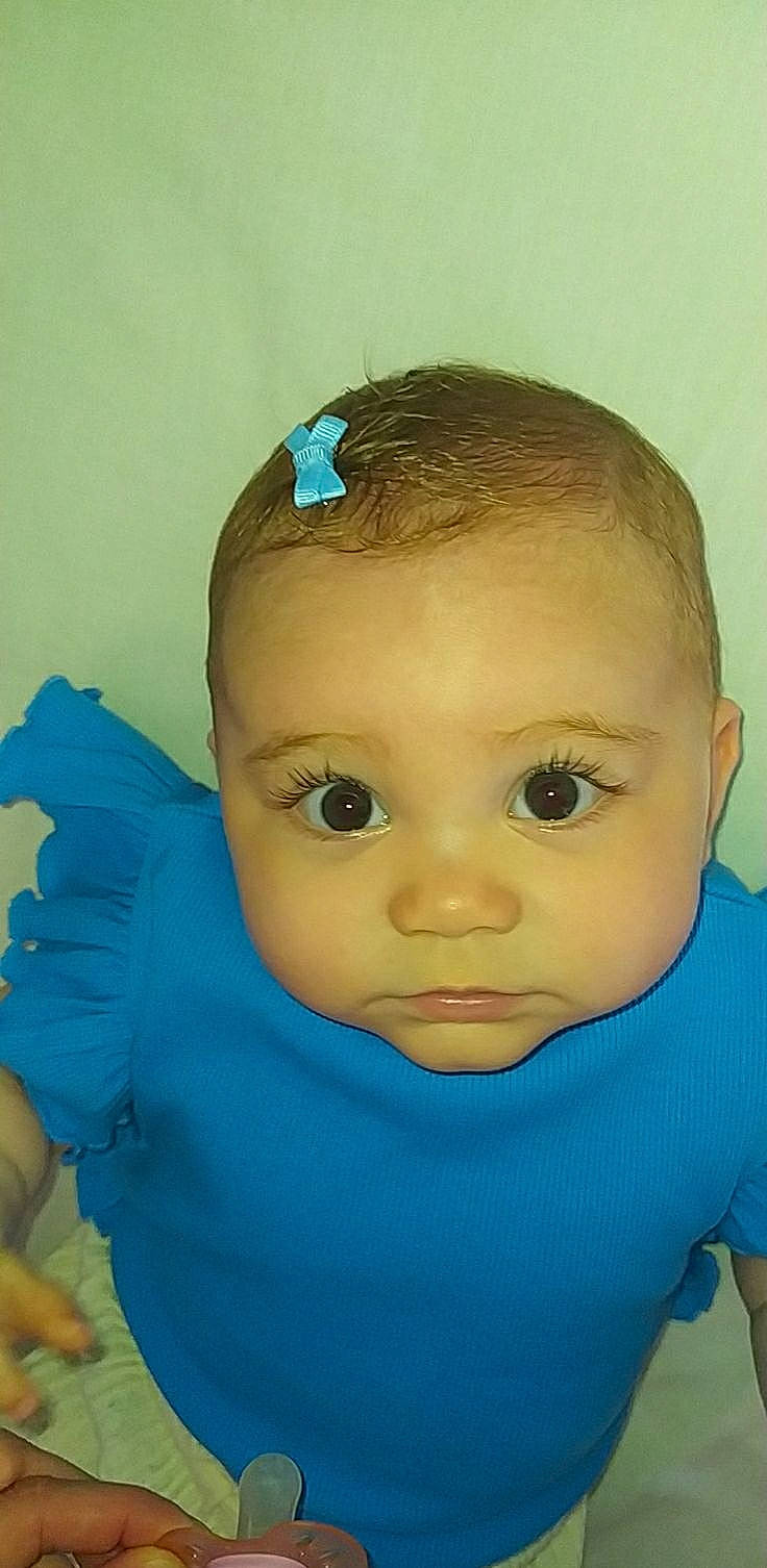 Keylia a rejoint le concours — aidez-le/la à gagner de superbes lots ! baby_toddler_clothing, cheek, chin, ear, eye, eyebrow, eyelash, forehead, gesture, hair, hairstyle, head, human_body, iris, jaw, lip, mouth, neck, nose, person