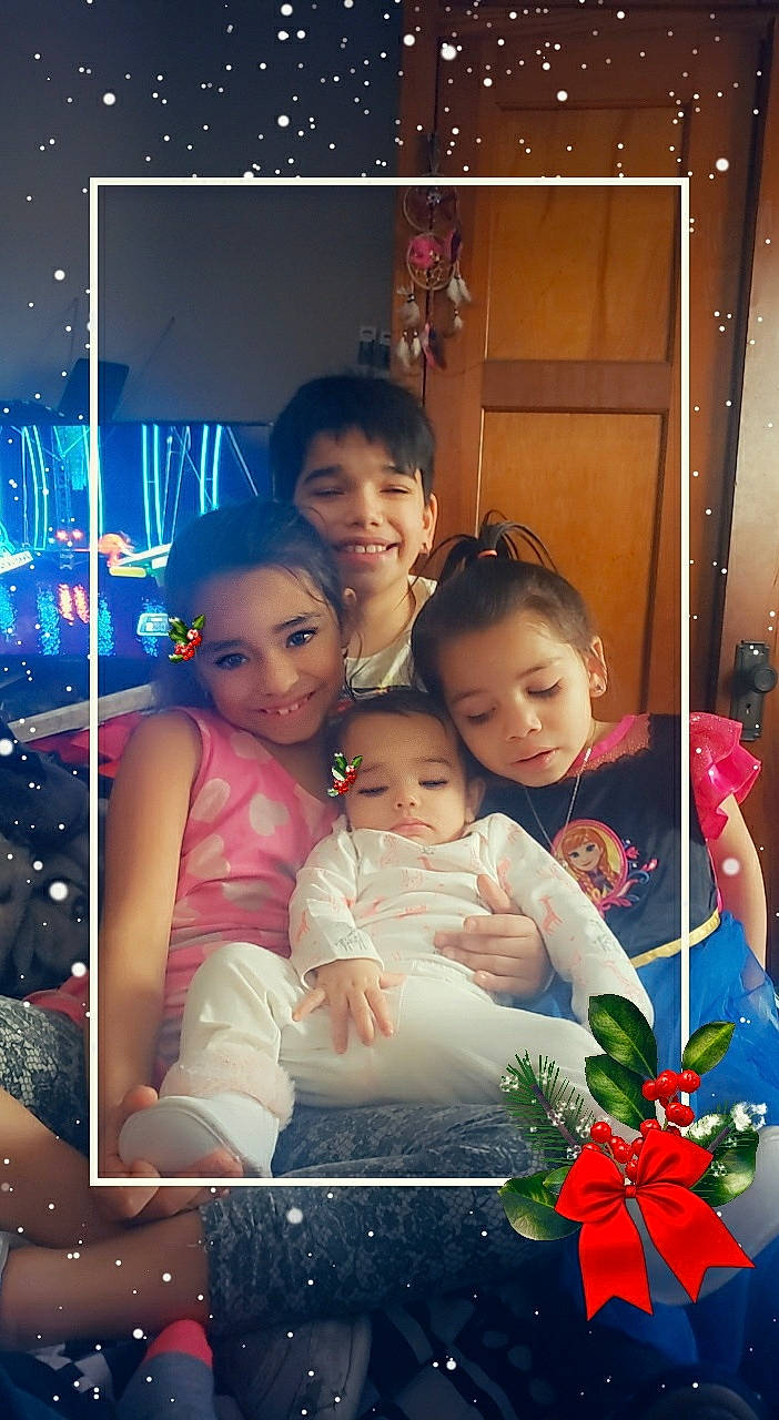 Janelise is registered to the contest to win money with this photo: baby, baby_toddler_clothing, child, cut_flowers, ear, family, happy, holiday, joy, love, mouth, nose, ornament, person, ribbon, rose_family, space, toddler