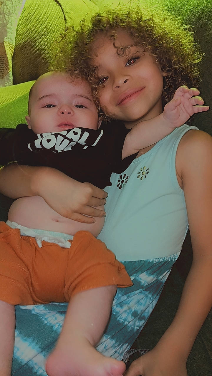 Kingston joined the competition — help win amazing prizes! arm, eye, face, facial_expression, grass, green, hairstyle, happy, head, human_body, iris, joy, leg, mouth, organ, people_in_nature, person, photograph, skin, smile