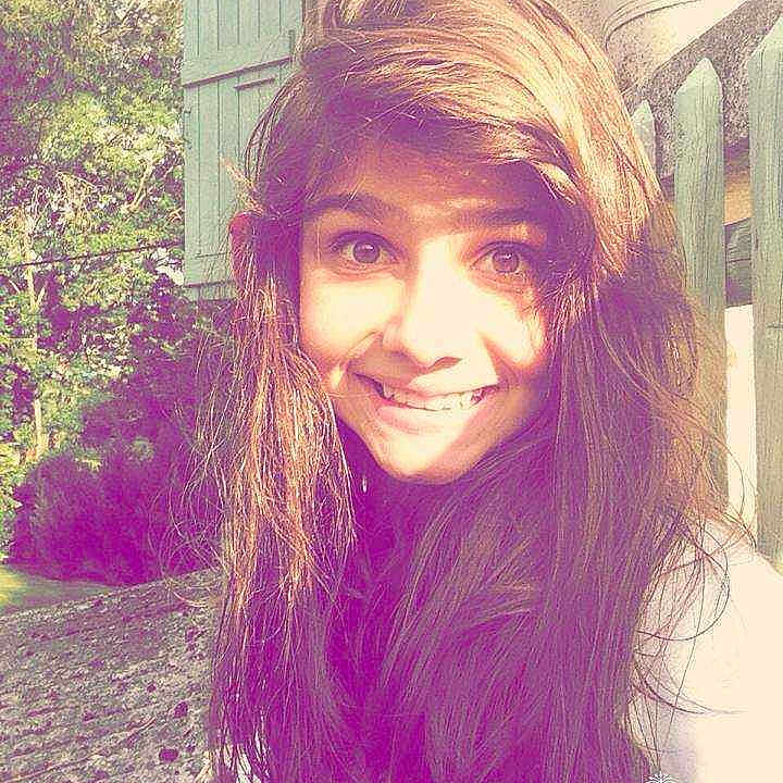 Nina participe au concours pour gagner de l'argent avec cette photo :