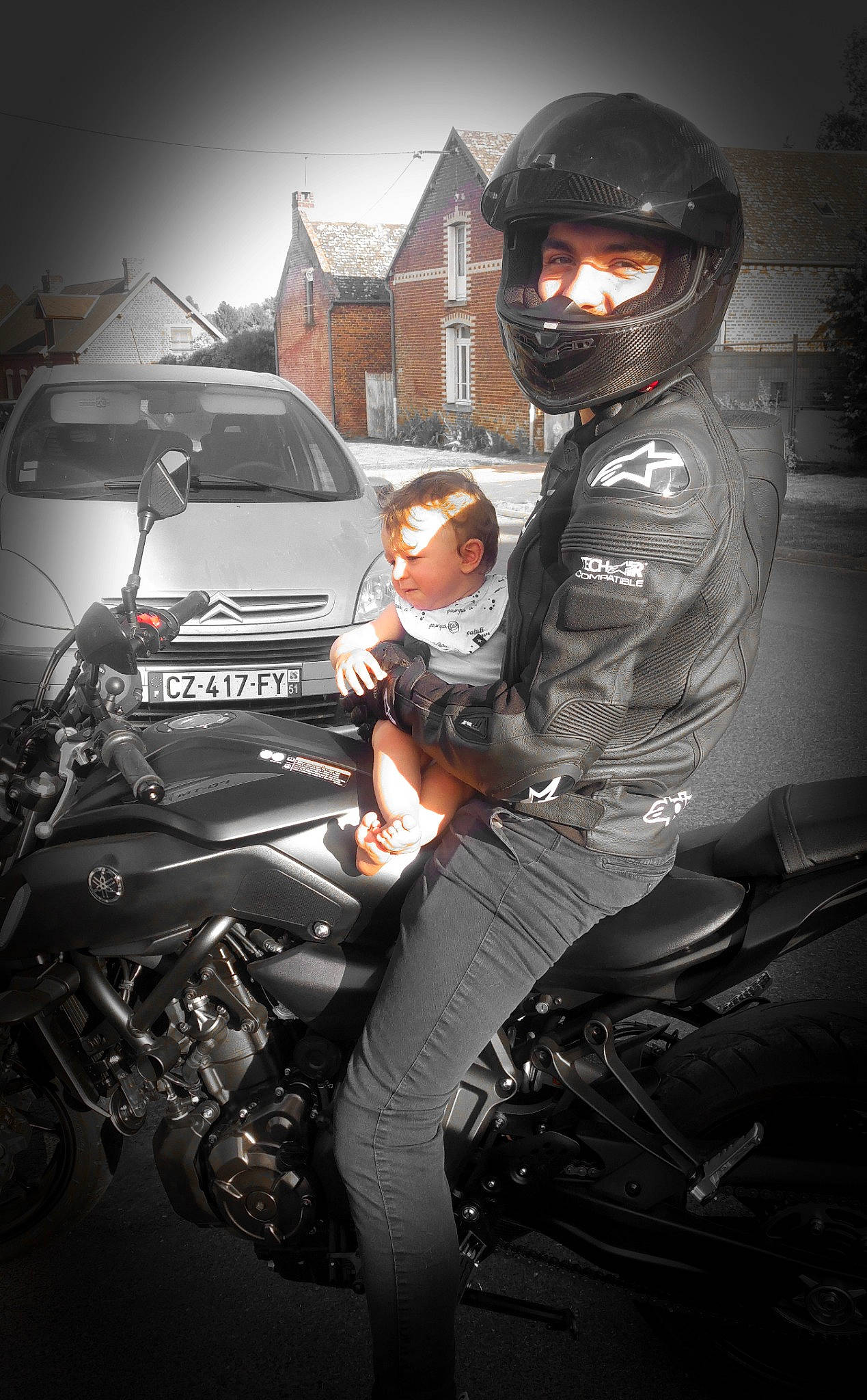 Marcel a rejoint le concours — aidez-le/la à gagner de superbes lots ! automotive_design, car, city_car, compact_car, hatchback, headwear, person, vehicle, vehicle_door