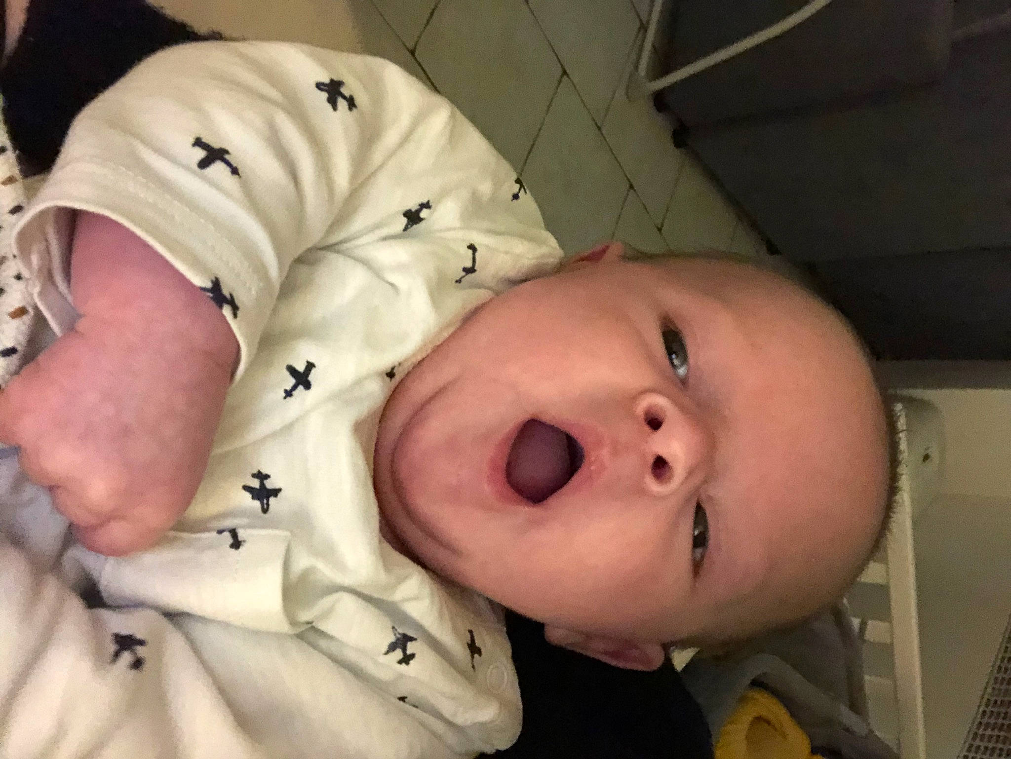 Pablo a rejoint le concours — aidez-le/la à gagner de superbes lots ! baby, baby_products, baby_safety, baby_toddler_clothing, cheek, child, comfort, eyebrow, eyelash, fun, happy, iris, mouth, nose, person, room, skin, sleeve, toddler