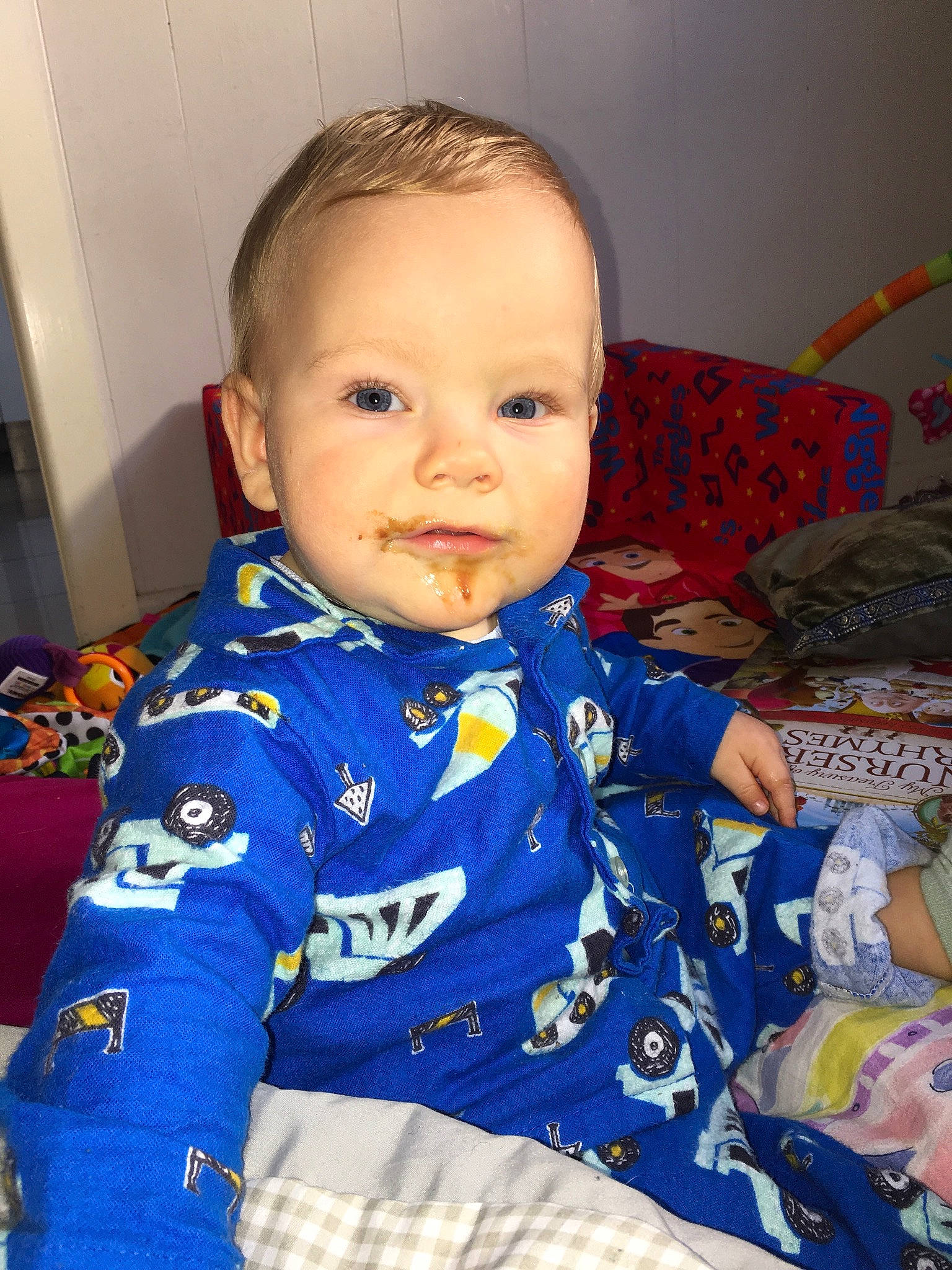 Coen is registered to the contest to win money with this photo: baby, cheek, child, eye, face, head, iris, person, skin, smile, toddler