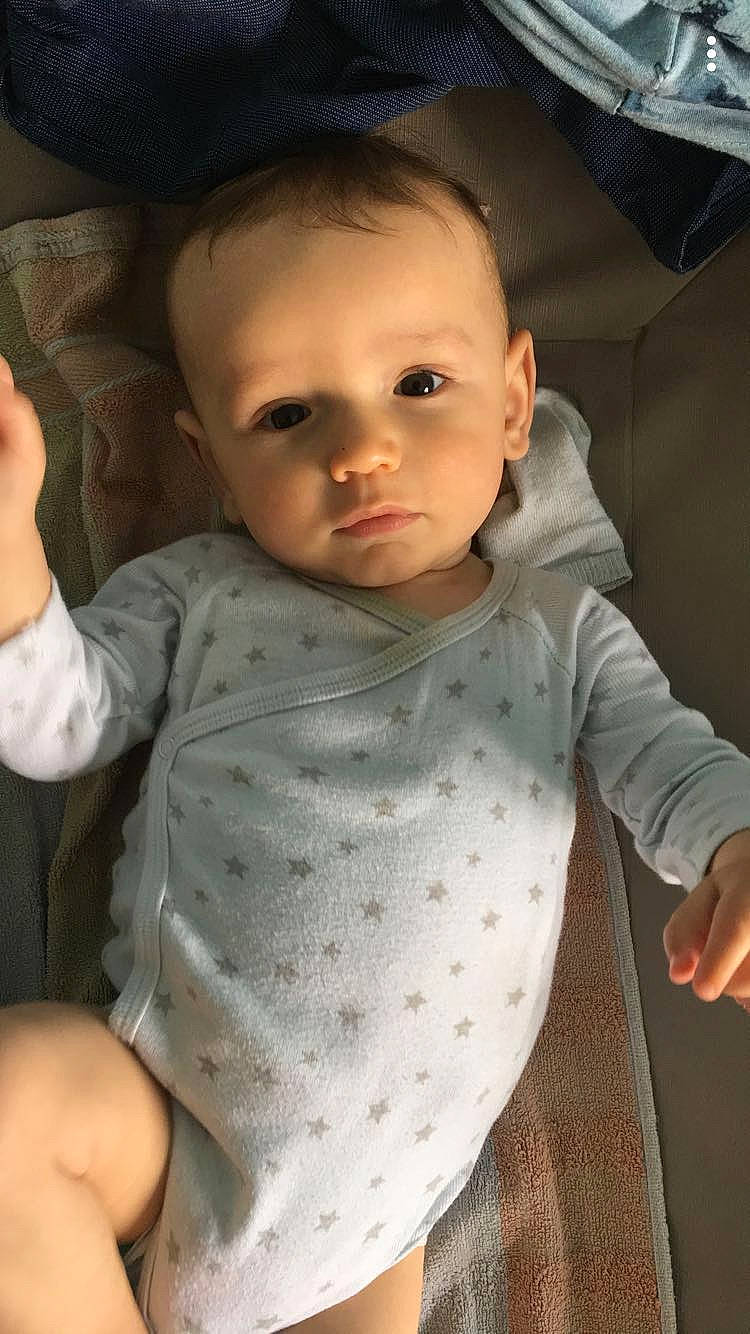 Ethann participe au concours pour gagner de l'argent avec cette photo : arm, baby, cheek, child, chin, ear, eye, face, finger, forehead, head, lip, neck, nose, person, skin, sleeve, smile, toddler