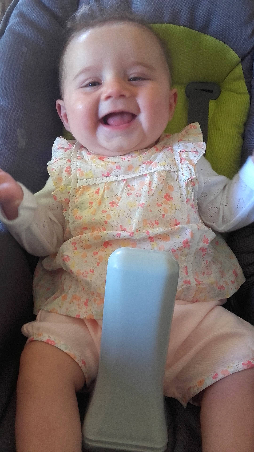 Tessa participe au concours pour gagner de l'argent avec cette photo : child, facial_expression, girl, human_positions, infant, mouth, nose, organ, person, skin, smile, toddler