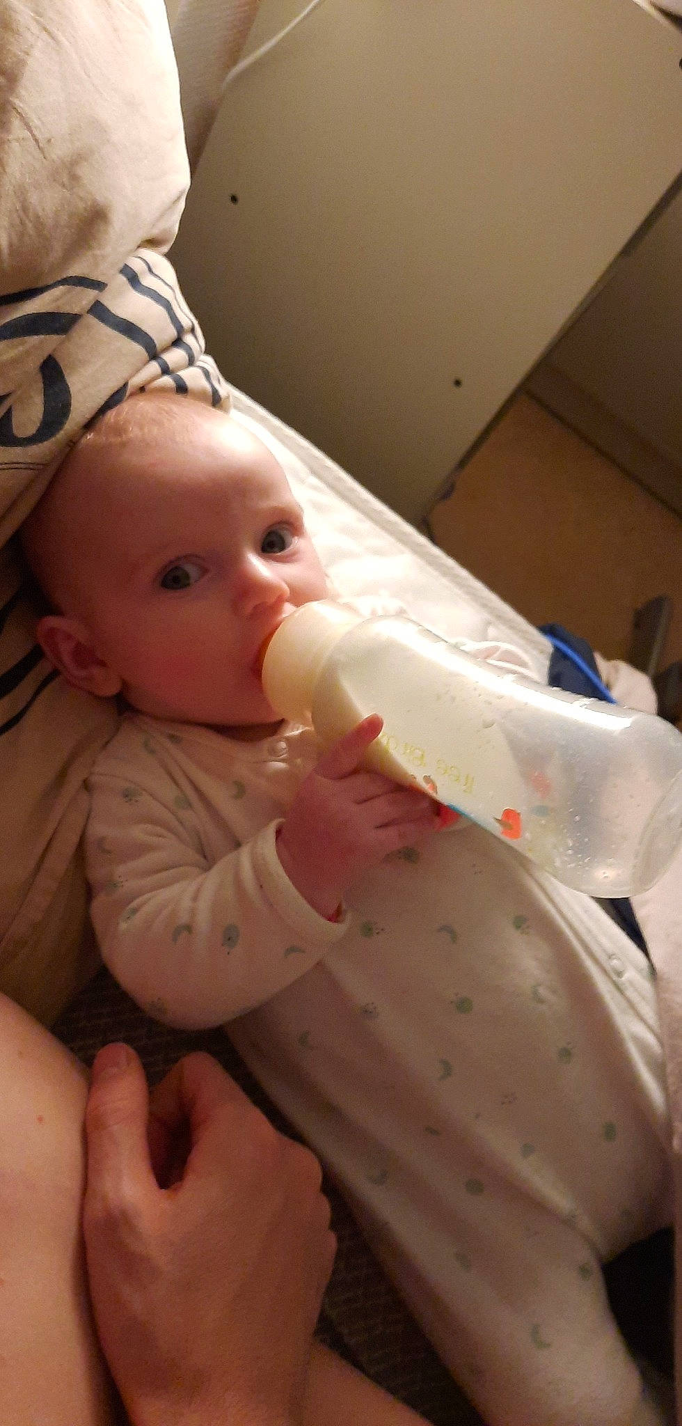 Ileana participe au concours pour gagner de l'argent avec cette photo : baby, baby_products, baby_toddler_clothing, cheek, drinkware, ear, eye, eyelash, finger, hand, head, human_body, iris, lip, mouth, neck, nose, person, plastic_bottle, skin