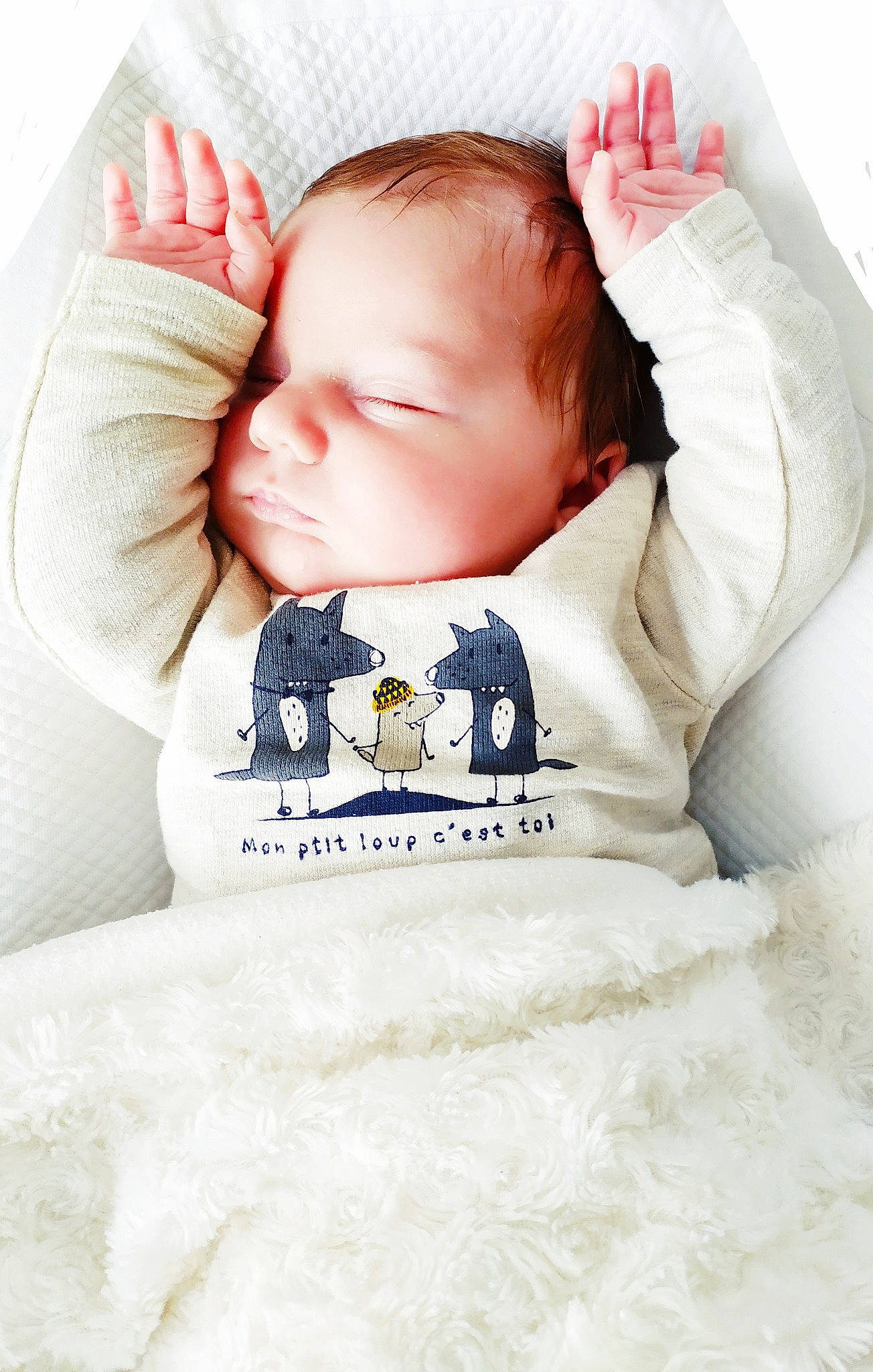 Maho a rejoint le concours — aidez-le/la à gagner de superbes lots ! baby, baby_products, baby_sleeping, baby_toddler_clothing, cheek, child, comfort, head, outerwear, person, photography, product, sleep, toddler, white