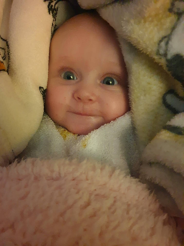 Victoire a rejoint le concours — aidez-le/la à gagner de superbes lots ! baby, cheek, chin, comfort, eye, eyebrow, eyelash, face, facial_expression, gesture, happy, head, human_body, iris, lip, mouth, nose, person, skin, smile