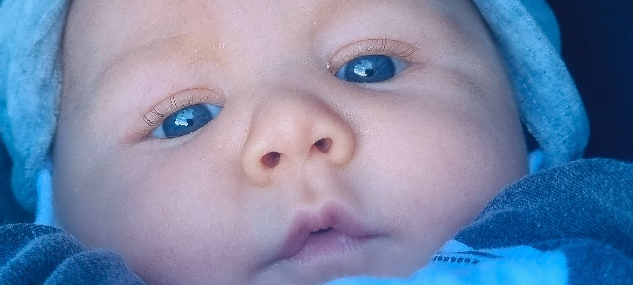 Mael a rejoint le concours — aidez-le/la à gagner de superbes lots ! azure, baby, blue, cheek, child, chin, ear, eye, eyebrow, eyelash, face, facial_expression, forehead, happy, headwear, iris, lip, mouth, nose, person