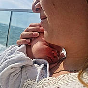 Maïlly a rejoint le concours — aidez-le/la à gagner de superbes lots ! baby, newborn, mother, woman, face, skin, hand, clothing, blanket, sleeping, outdoor, portrait, love, affection, closeup, necklace, sunlight, ocean, glass, relaxation