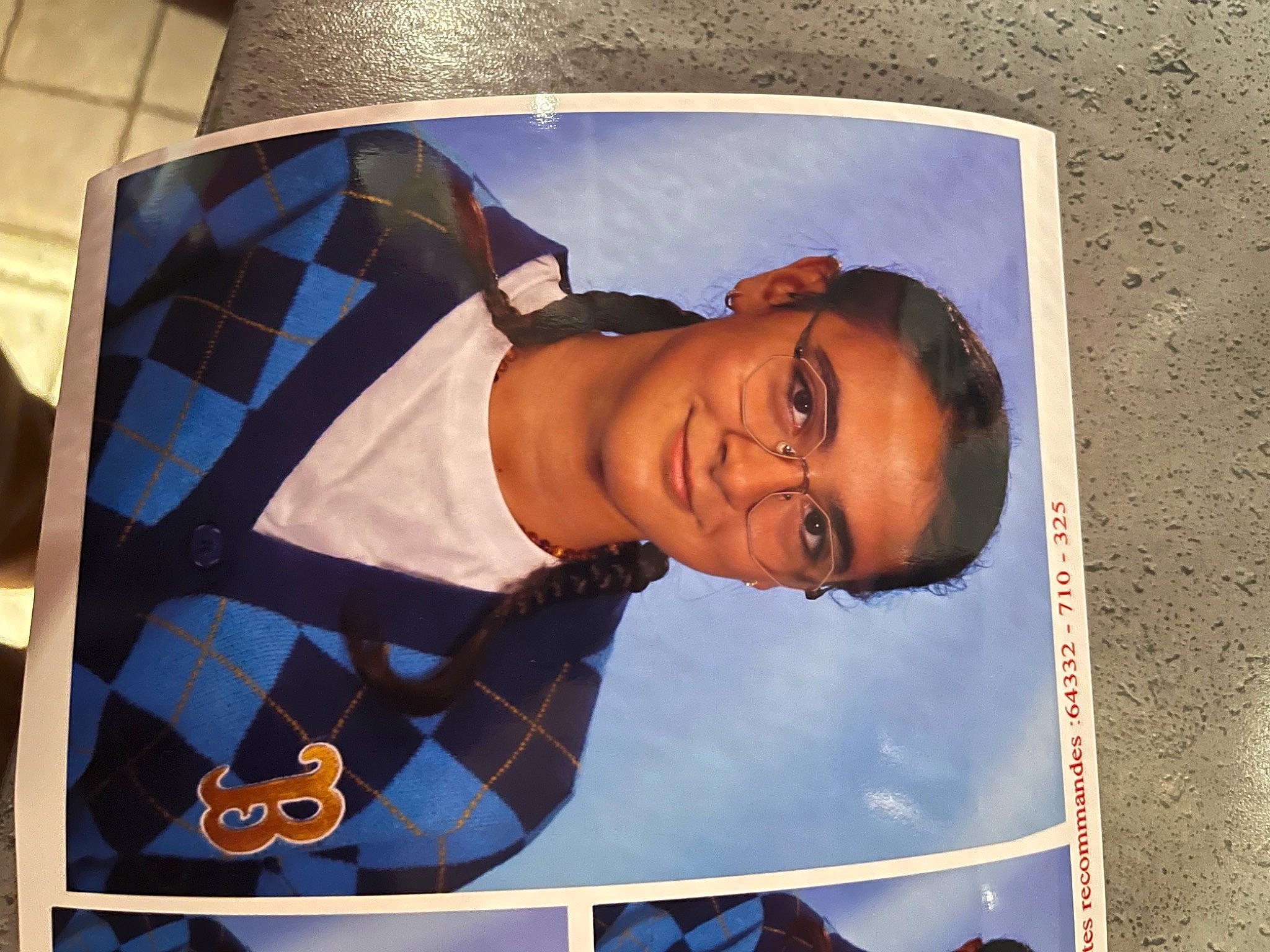 Maëlyne participe au concours pour gagner de l'argent avec cette photo : advertising, art, eyewear, font, graphic_design, graphics, happy, illustration, joy, mural, painting, pattern, person, poster, rectangle, room, sky, smile, t_shirt, tints_and_shades