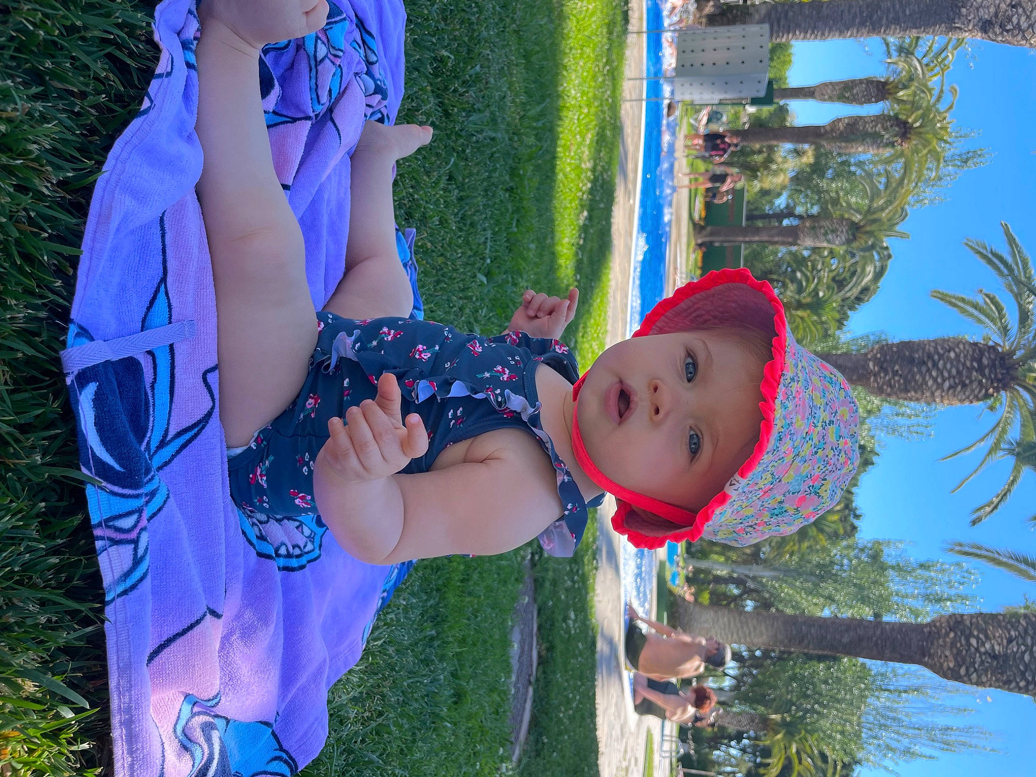 Lylou a rejoint le concours — aidez-le/la à gagner de superbes lots ! azure, blue, electric_blue, fun, grass, green, happy, hat, headwear, leisure, light, organism, people_in_nature, person, pink, plant, recreation, sky, snapshot, summer