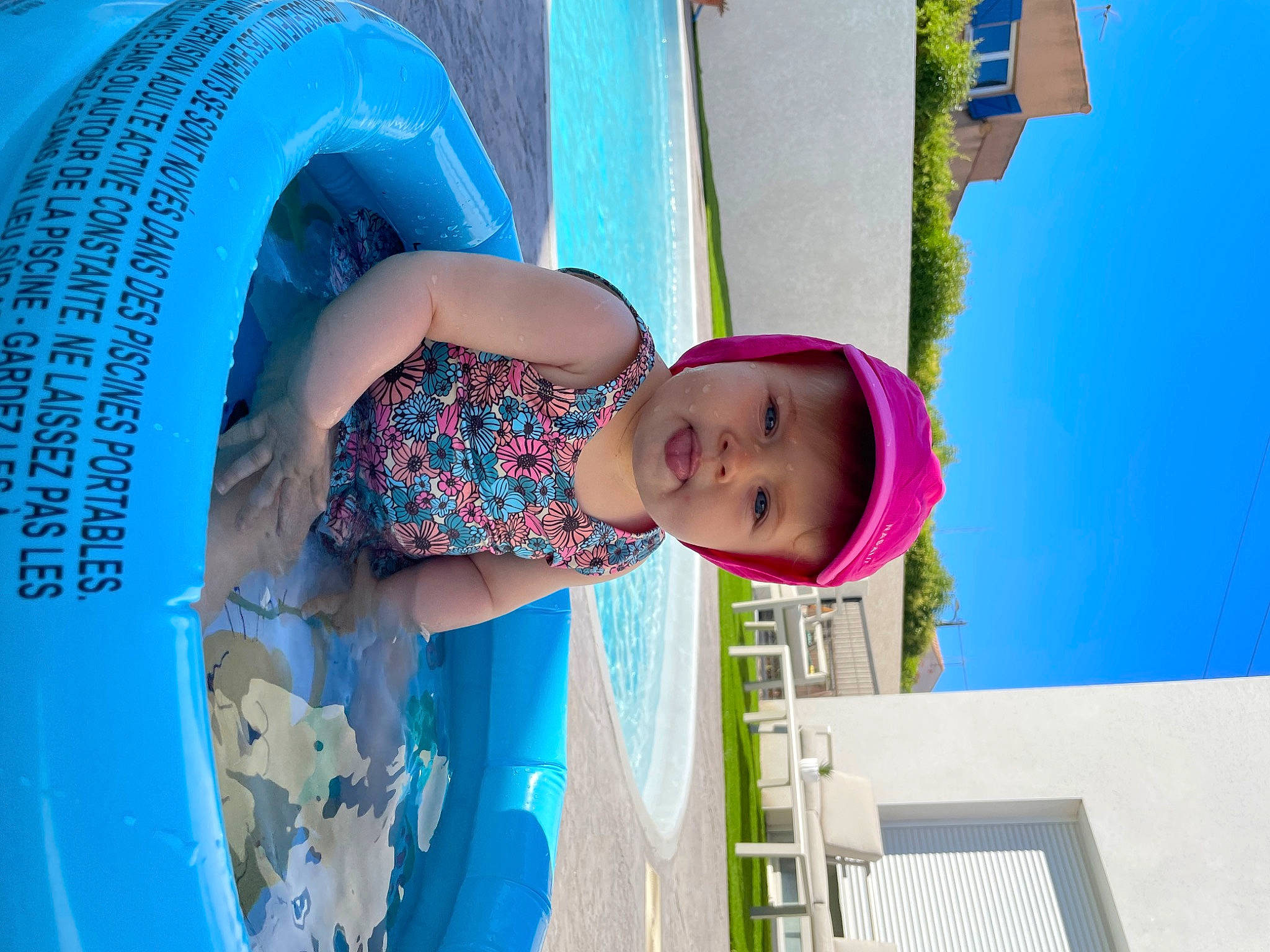 Lylou a rejoint le concours — aidez-le/la à gagner de superbes lots ! aqua, azure, baby_toddler_clothing, beauty, blue, child, daytime, electric_blue, fun, happy, headwear, leisure, magenta, person, pink, purple, recreation, sky, smile, textile