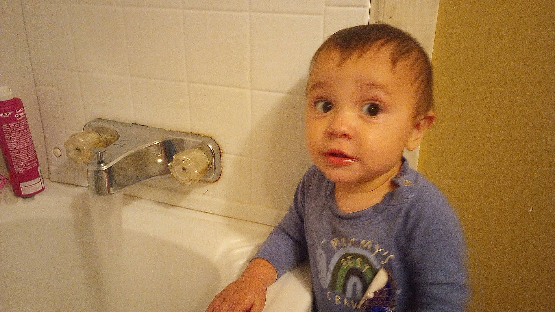 Shaden is registered to the contest to win money with this photo: baby, baby_toddler_clothing, bathing, bathroom, bathroom_accessory, bathroom_sink, ceramic, child, eyelash, fluid, hand, household_hardware, person, plumbing, plumbing_fitting, plumbing_fixture, room, sink, t_shirt, tap