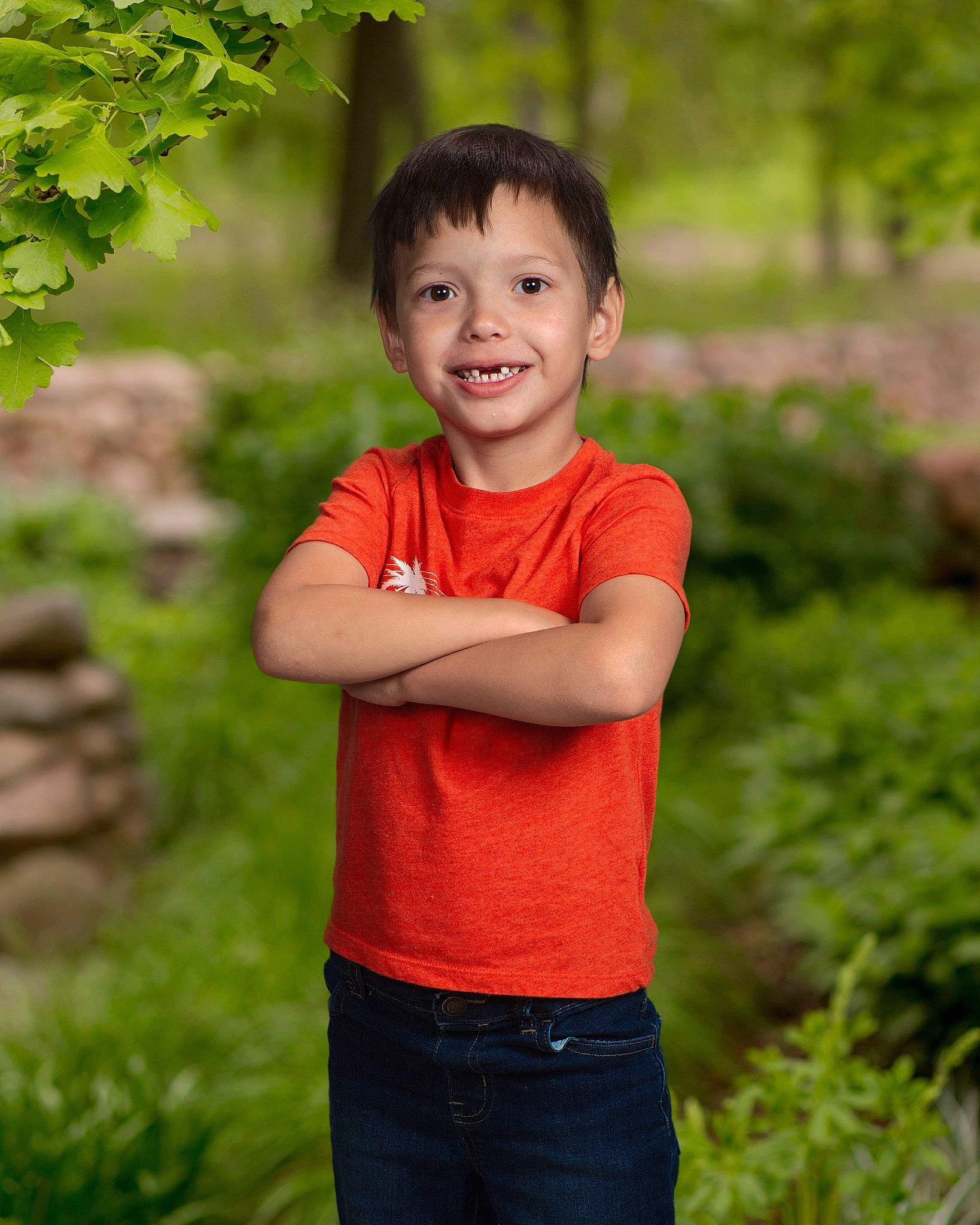 Riven is registered to the contest to win money with this photo: clothing, eye, face, flash_photography, forehead, fun, gesture, grass, hair, happy, head, human_body, joy, leisure, neck, people_in_nature, person, plant, sleeve, smile