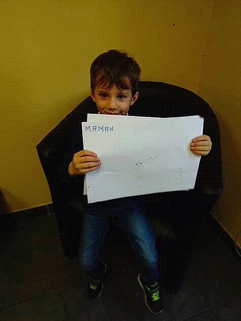 Tchad a rejoint le concours — aidez-le/la à gagner de superbes lots ! child, person, reading