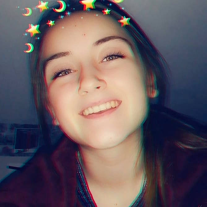 Jade a rejoint le concours — aidez-le/la à gagner de superbes lots ! beauty, cheek, chin, cool, eye, eyebrow, face, facial_expression, forehead, fun, hair, hair_accessory, hairstyle, happy, head, joy, lip, nose, person, selfie