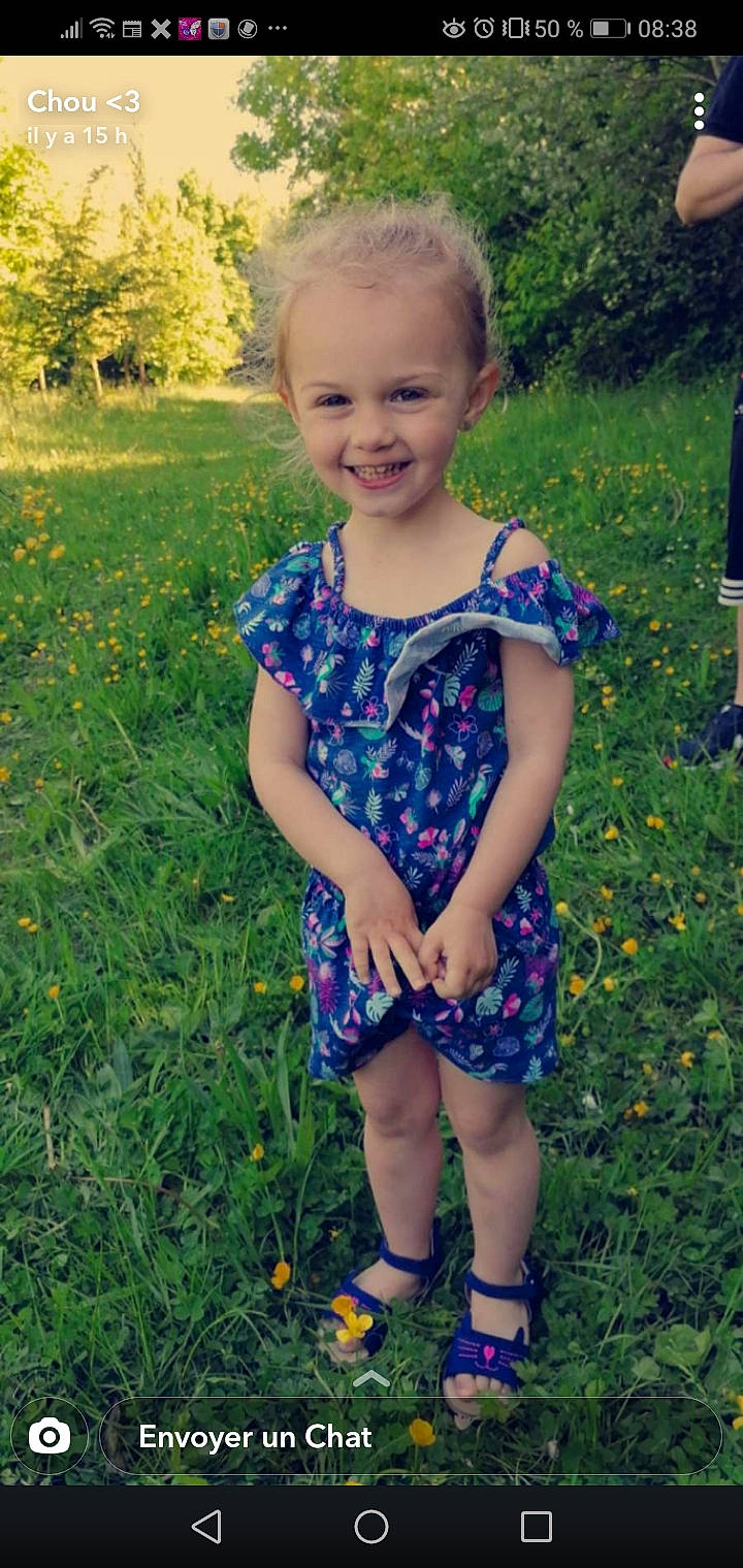 Hailey a rejoint le concours — aidez-le/la à gagner de superbes lots ! baby_toddler_clothing, blue, facial_expression, flower, grass, grass_family, grassland, green, hairstyle, happy, iris, joy, meadow, people_in_nature, person, plant, shoulder, skin, smile, standing