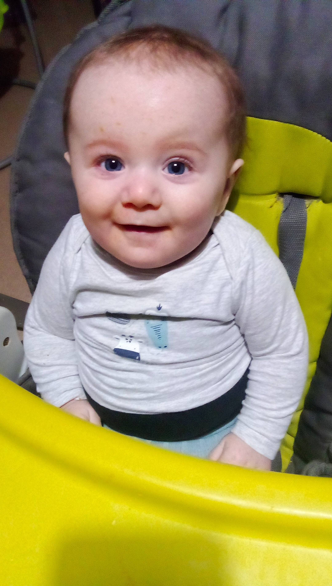 Mathéys a rejoint le concours — aidez-le/la à gagner de superbes lots ! baby, baby_playing_with_toys, baby_products, baby_toddler_clothing, cheek, child, electric_blue, fun, happy, iris, joy, nose, person, product, recreation, sitting, skin, sleeve, smile, t_shirt