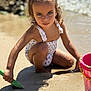 Esmée participe au concours pour gagner de l'argent avec cette photo : child, beach, sand, shovel, bucket, swimsuit, toddler, sunlight, water, summer, outdoor, play, fun, cute, young, person, vacation, holiday, sunny, exploration