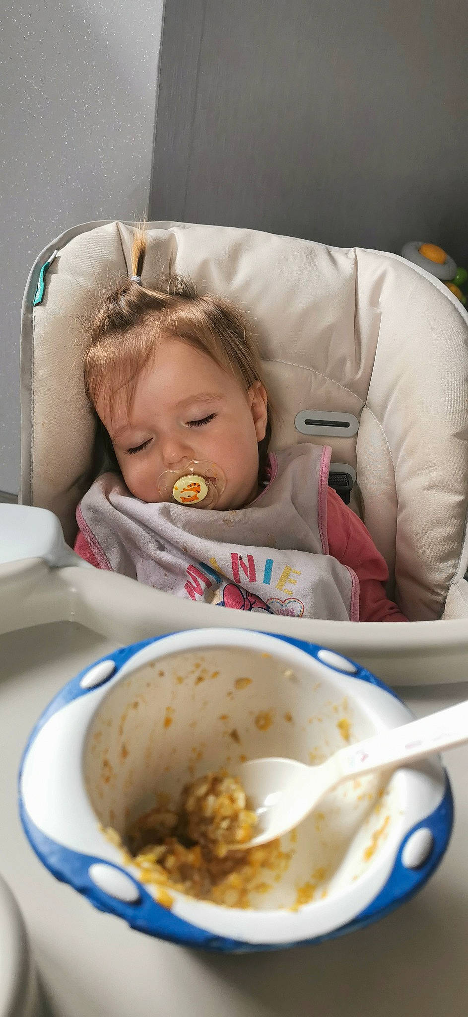 Océane participe au concours pour gagner de l'argent avec cette photo : baby, baby_toddler_clothing, child, comfort, comfort_food, cuisine, cup, dish, dishware, drinkware, food, head, ingredient, person, plate, recipe, serveware, sharing, spoon, tableware