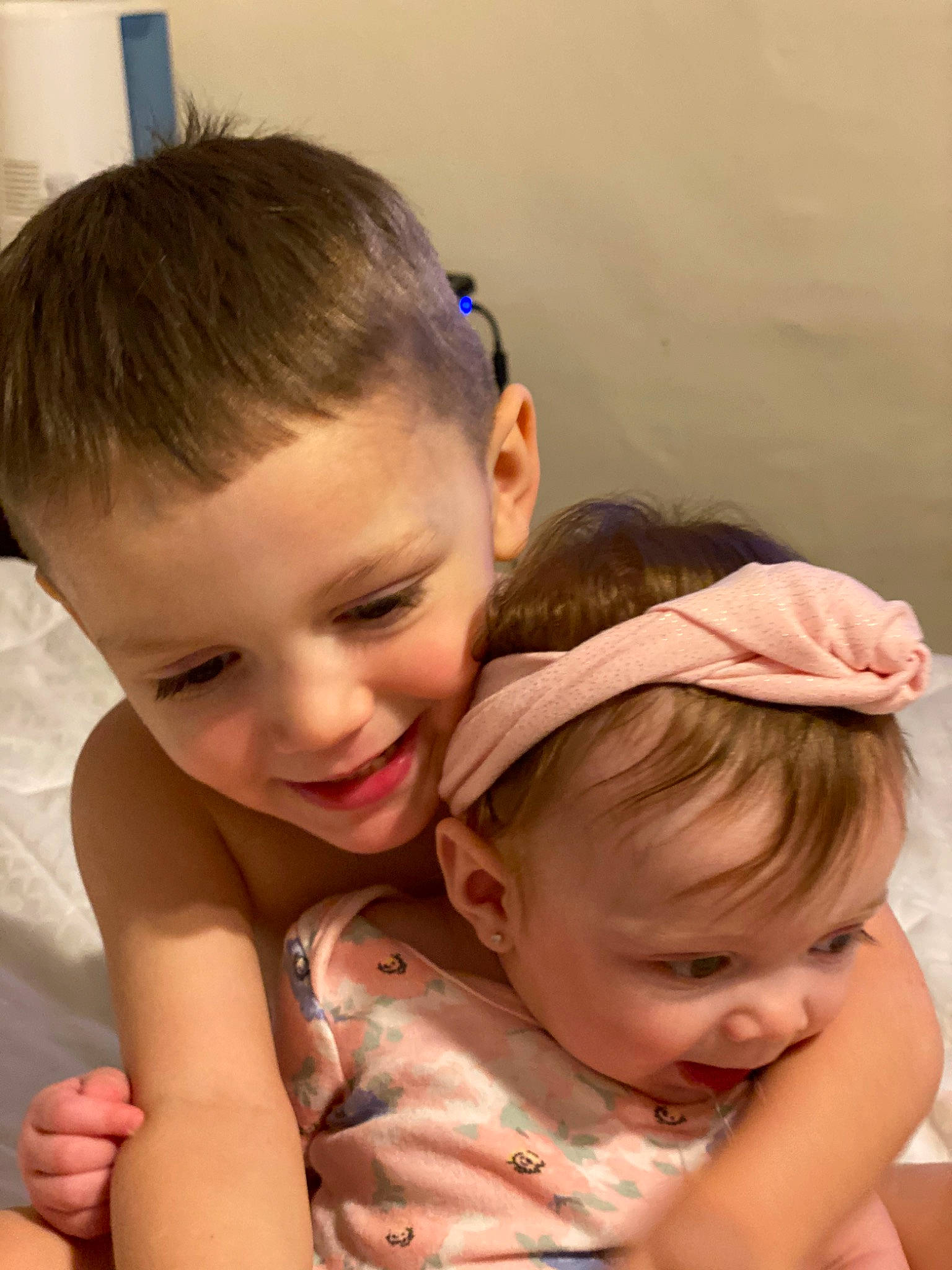 Zander is registered to the contest to win money with this photo: arm, baby, cheek, child, ear, face, forehead, gesture, hair, happy, head, joy, neck, nose, person, sibling, skin, smile, toddler