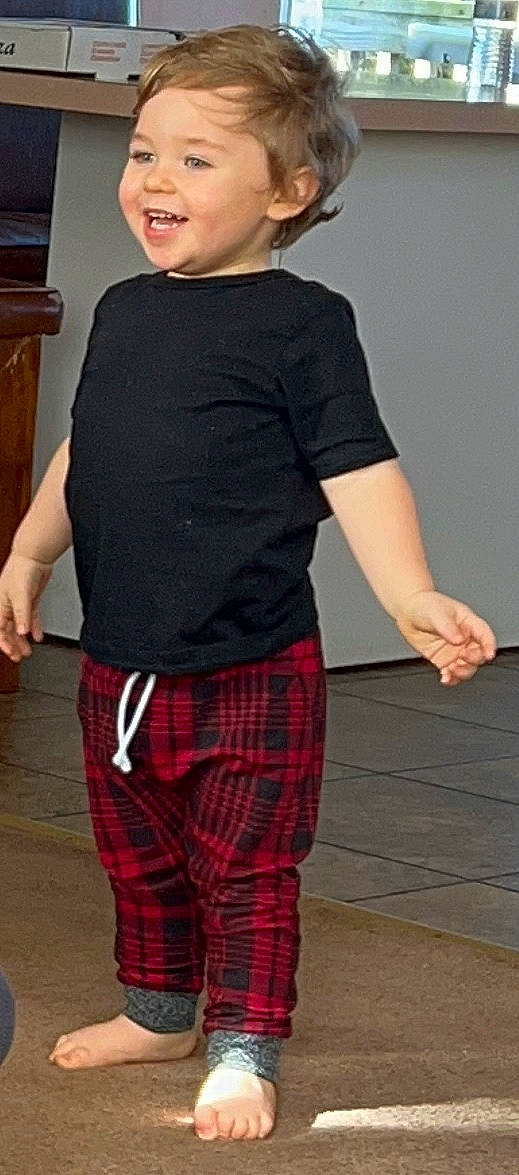 Richard joined the competition — help win amazing prizes! child, elbow, electric_blue, event, eyewear, human_leg, joint, knee, neck, pattern, person, plaid, shoulder, sleeve, sportswear, t_shirt, tartan, thigh, toddler, waist