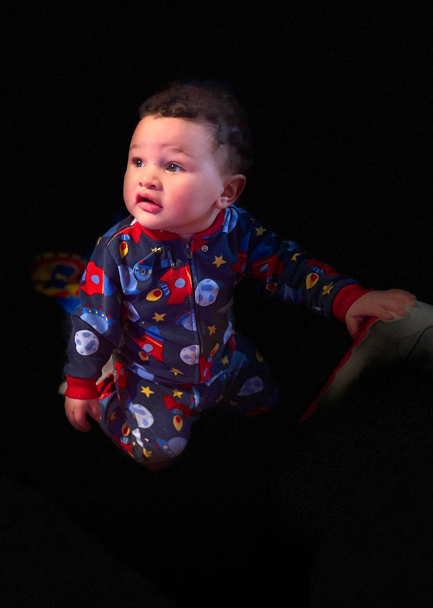 Duray is registered to the contest to win money with this photo: baby, baby_toddler_clothing, carmine, cheek, child, comfort, darkness, electric_blue, eye, flash_photography, flooring, fun, pattern, person, portrait_photography, room, sitting, sleeve, surprise, t_shirt