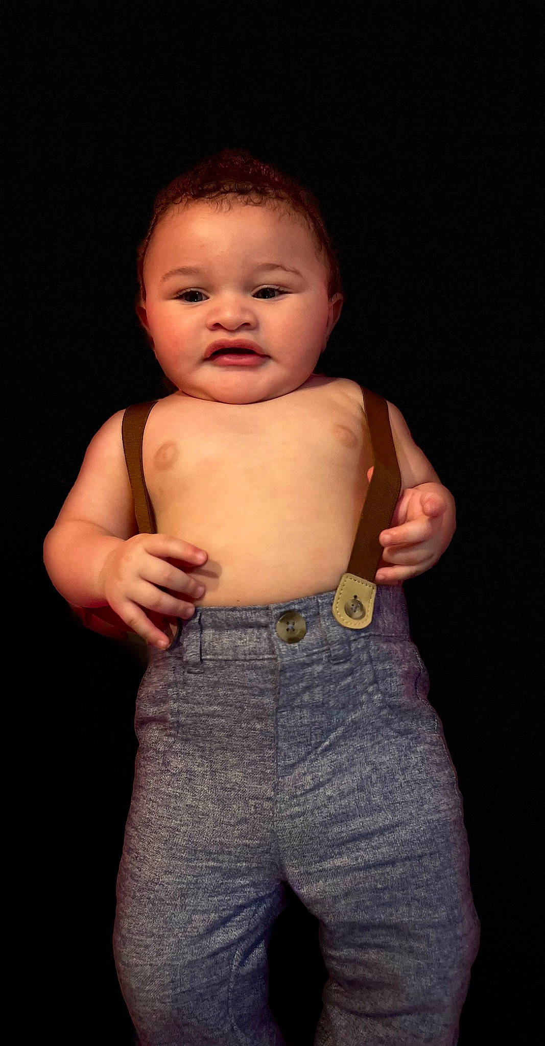 Duray is registered to the contest to win money with this photo: baby_toddler_clothing, cheek, chest, eye, finger, flash_photography, gesture, hairstyle, hand, head, human_body, lip, mouth, neck, nose, person, shoulder, skin, sleeve, stomach