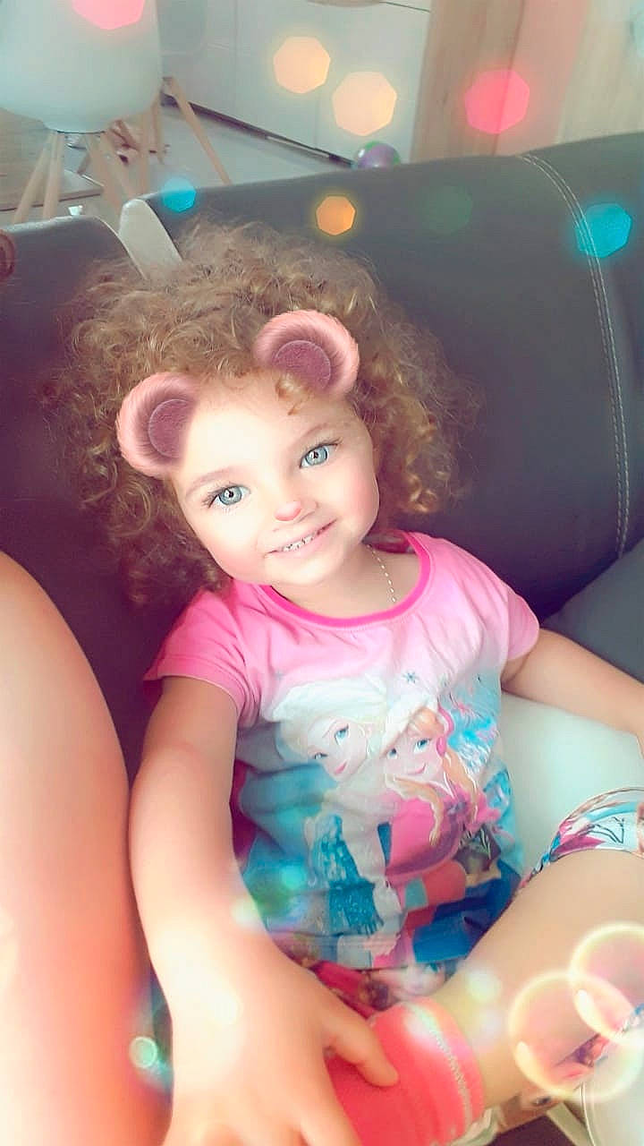 Mila a rejoint le concours — aidez-le/la à gagner de superbes lots ! baby, beauty, cheek, child, eye, face, fun, happy, head, joy, leg, long_hair, nose, person, pink, play, selfie, skin, smile, summer