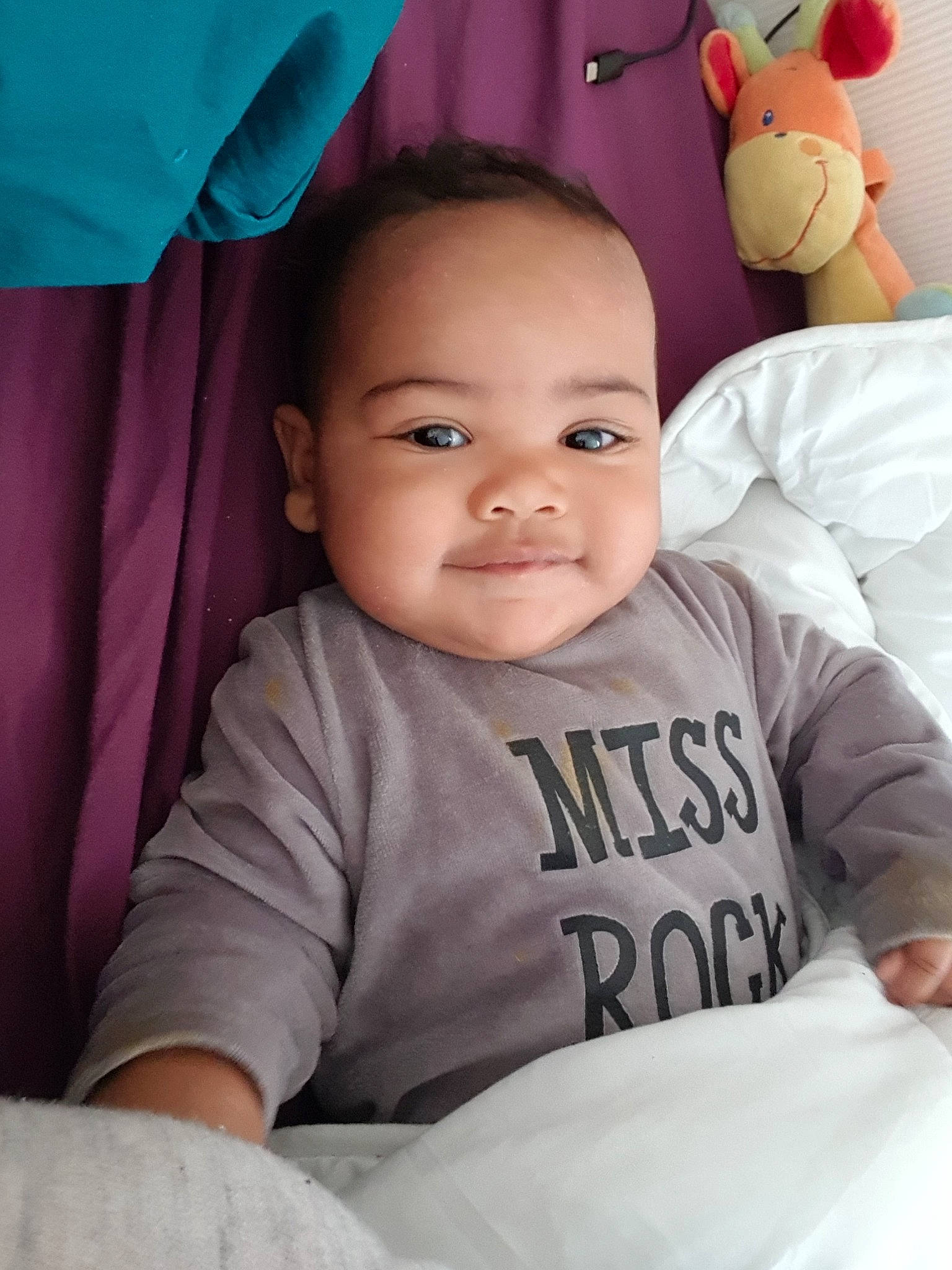 Marley a rejoint le concours — aidez-le/la à gagner de superbes lots ! baby_products, boy, cheek, child, day, ear, eye, face, girl, head, infant, nose, organ, person, pink, product, sitting, skin, smile, textile