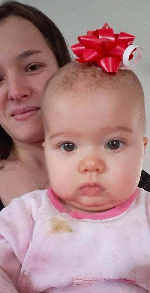 émilie a rejoint le concours — aidez-le/la à gagner de superbes lots ! cheek, chin, ear, eye, eyebrow, eyelash, face, facial_expression, forehead, hair, hairstyle, head, iris, lip, neck, nose, organ, person, skin, smile