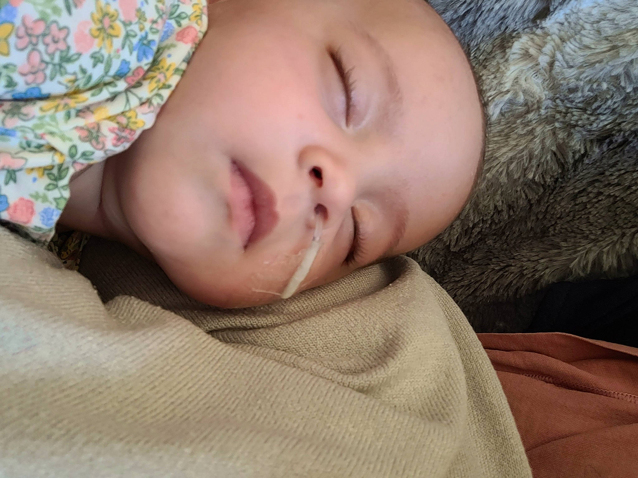 Emma participe au concours pour gagner de l'argent avec cette photo : baby, baby_sleeping, baby_toddler_clothing, bedtime, cheek, child, comfort, ear, eye, eyelash, face, human_body, iris, linens, lip, neck, nose, pattern, person, sleeve