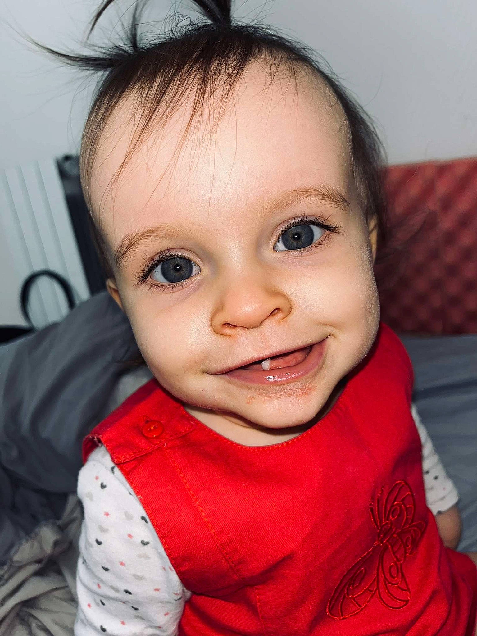 Lya a rejoint le concours — aidez-le/la à gagner de superbes lots ! baby, cheek, chin, ear, eye, eyebrow, eyelash, facial_expression, happy, iris, jaw, joy, lip, mouth, no_expression, nose, person, skin, sleeve, smile