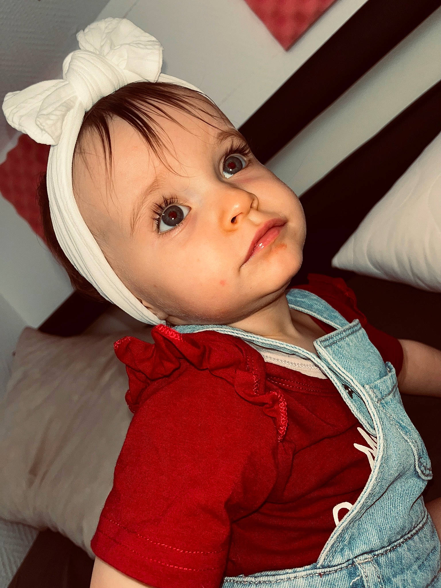 Lya participe au concours pour gagner de l'argent avec cette photo : baby, baby_toddler_clothing, cheek, chin, costume_hat, eye, eyebrow, eyelash, face, facial_expression, hat, head, headgear, headwear, iris, lip, nose, person, pink, skin