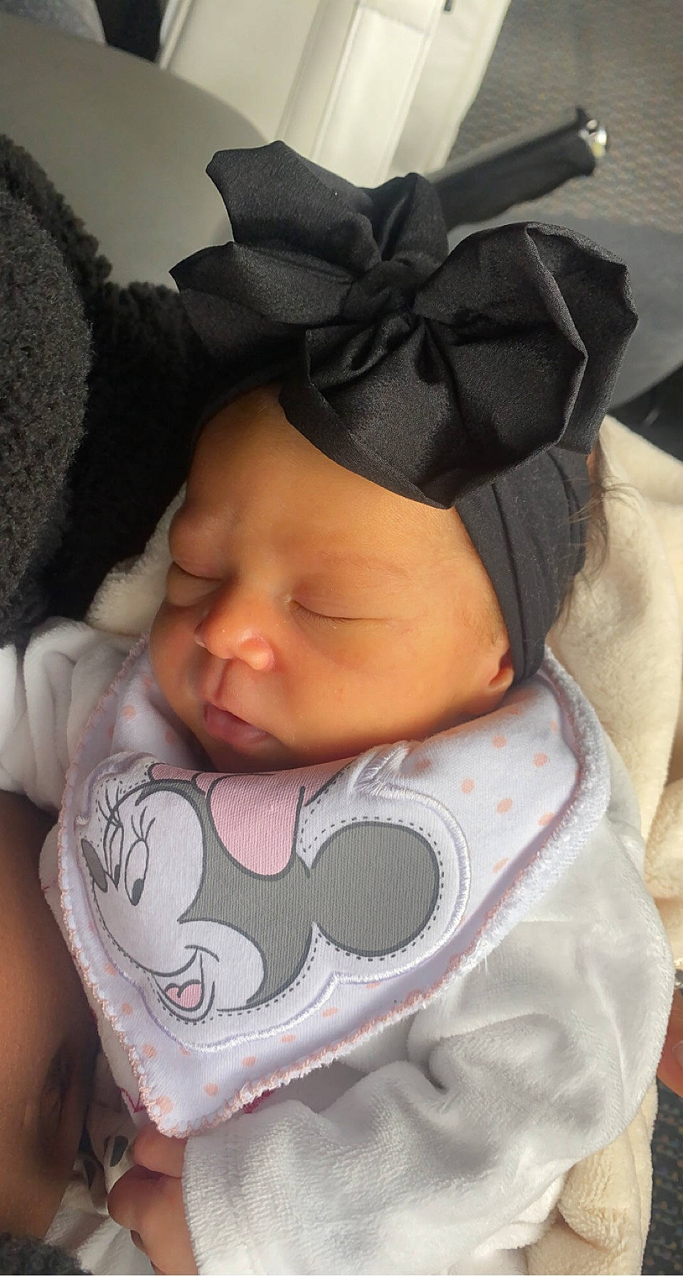 Neïlya a rejoint le concours — aidez-le/la à gagner de superbes lots ! baby, baby_carriage, baby_sleeping, baby_toddler_clothing, cheek, chin, comfort, eye, eyebrow, face, headgear, lip, mammal, nose, person, pink, product, skin, textile, toddler