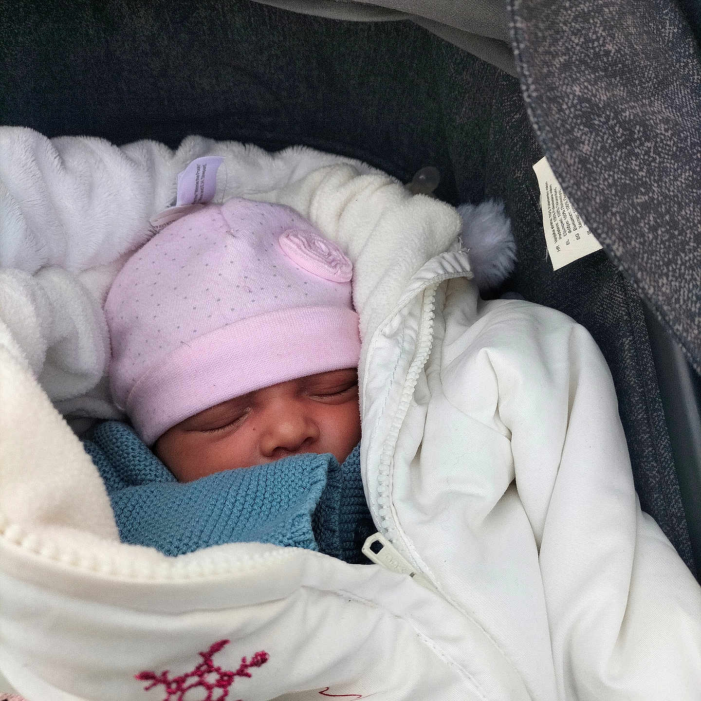 Kaylis participe au concours pour gagner de l'argent avec cette photo : baby, blanket, bundled, child, closeup, cozy, embroidery, face, infant, knit_hat, newborn, pacifier, pink_hat, pram, sleeping, soft_texture, stroller, stroller_lining, white_jacket, winter_clothing