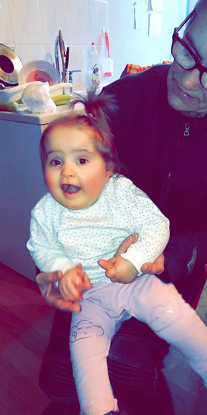 Alicia a rejoint le concours — aidez-le/la à gagner de superbes lots ! arm, baby, beauty, cheek, child, daughter, ear, eye, fun, happy, lip, person, pink, sitting, skin, smile, surprise, toddler