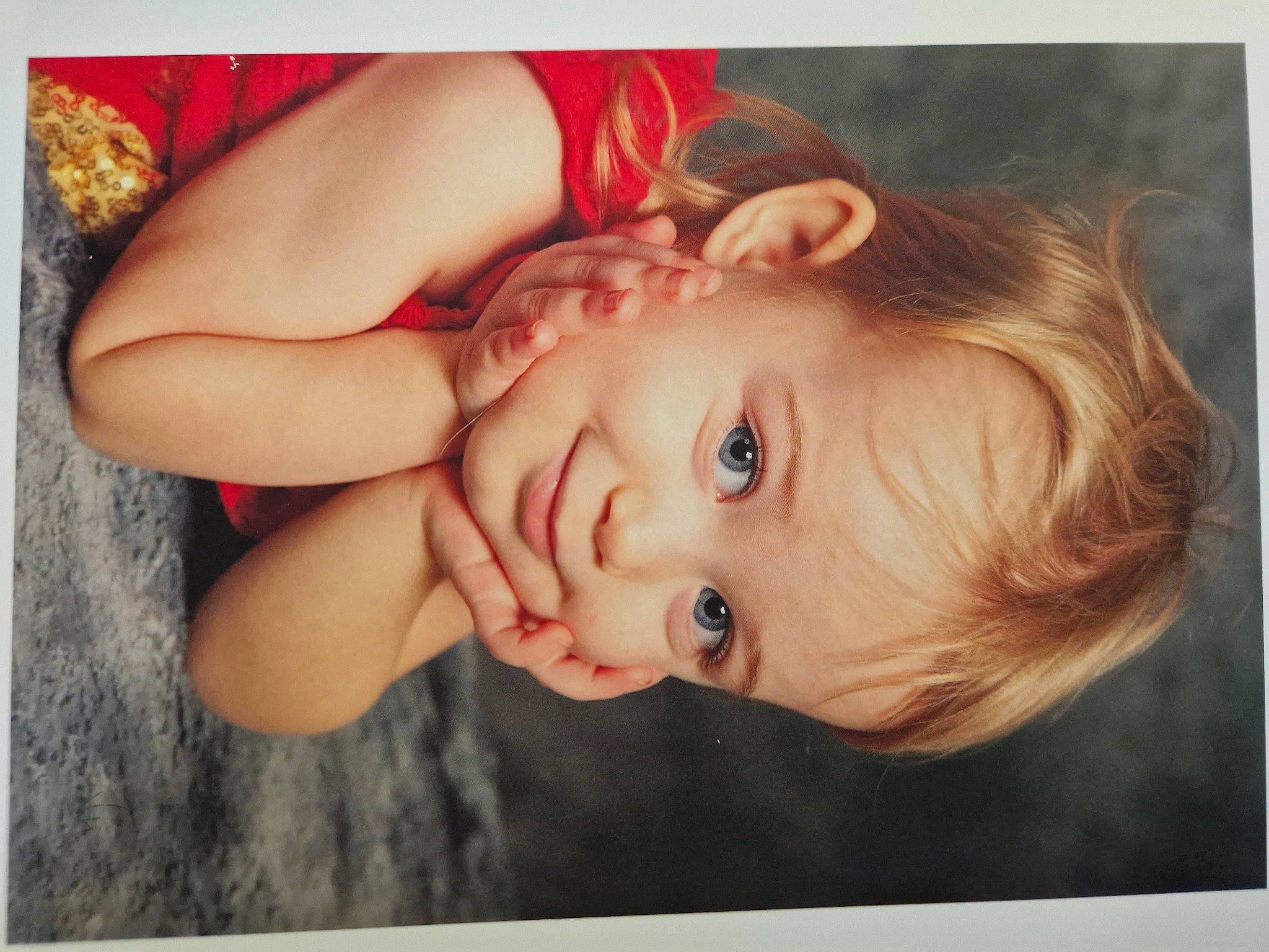 Angelina participe au concours pour gagner de l'argent avec cette photo : art, baby, baby_toddler_clothing, cheek, child, child_model, ear, eyelash, flash_photography, gesture, grass, happy, lip, nose, person, portrait, portrait_photography, stock_photography, toddler, vintage_clothing