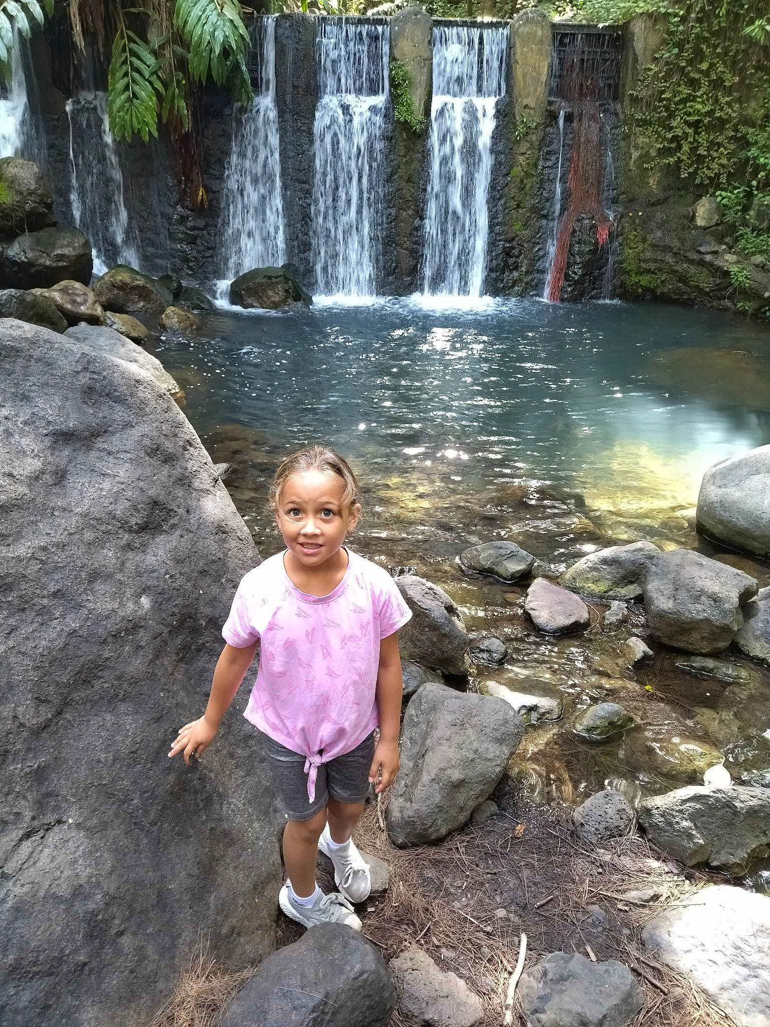 Sarah participe au concours pour gagner de l'argent avec cette photo : biome, body_of_water, botany, fluvial_landforms_of_streams, fun, green, joy, landscape, leaf, leisure, natural_landscape, nature, person, photograph, plant, spring, travel, vegetation, water, water_resources