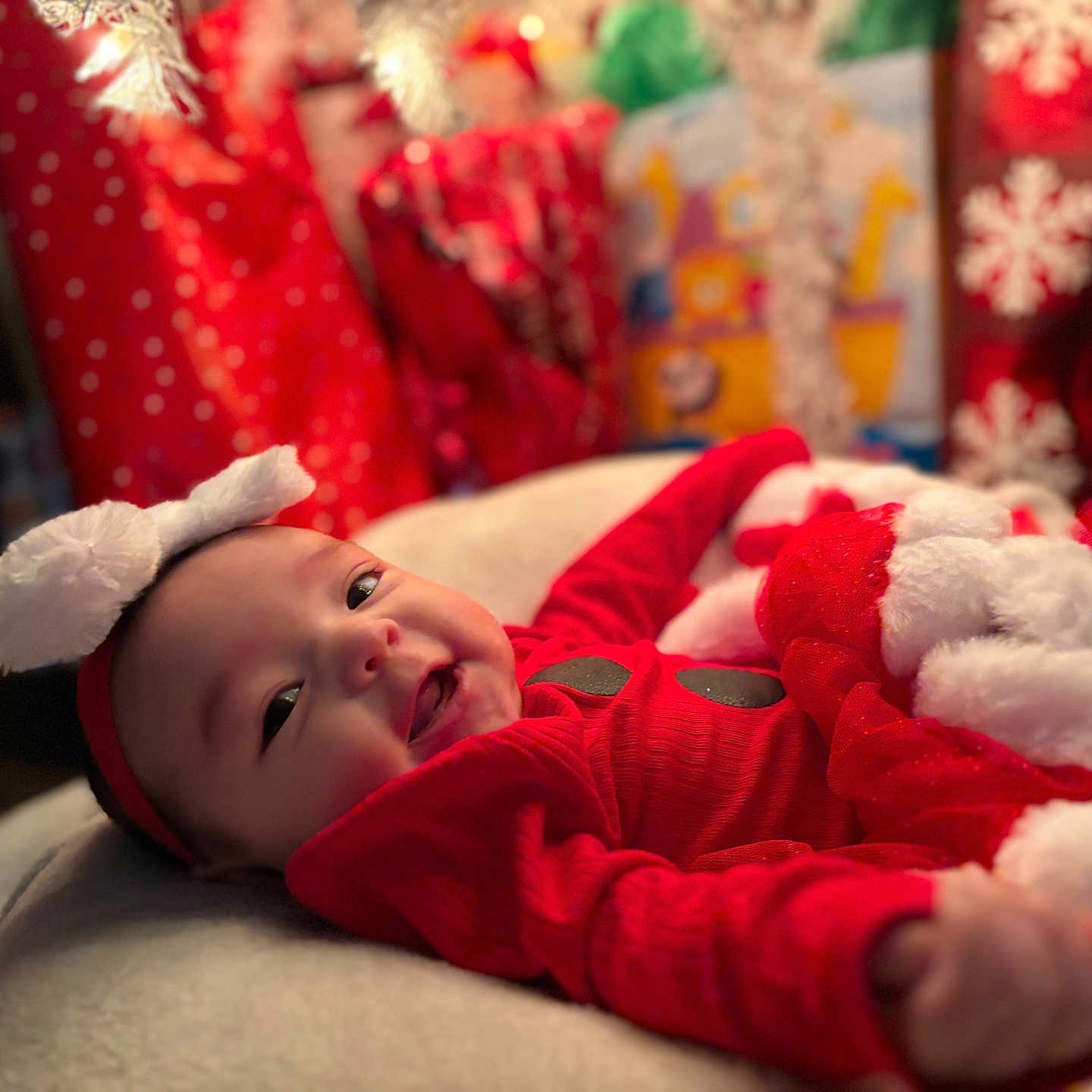 Xiomara is registered to the contest to win money with this photo: applique, baby, bodypart, bonnet, clothing, couch, face, finger, furniture, hand, happy, hat, head, indoors, newborn, pattern, person, photography, portrait, smile